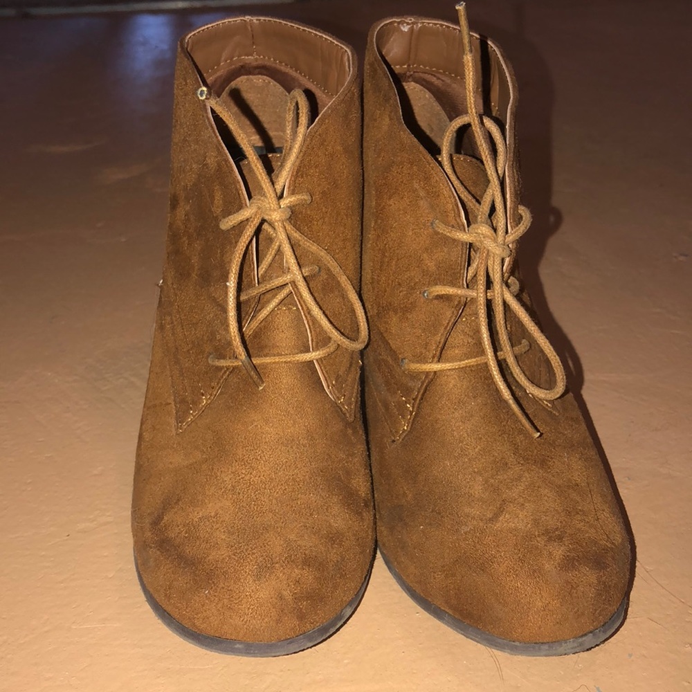 Boots - Picture 4 of 4